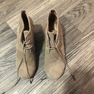 Tom’s lace up wedge boots
